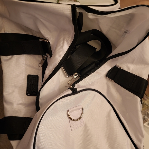 Guess bag - Picture 3 of 4